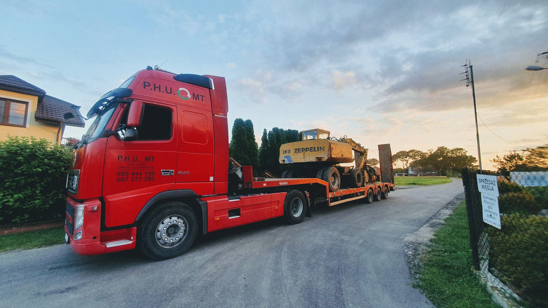 Zdjęcie na okładce dla PHU MT Mirosław Tomczyk Skup Złomu i Metali Kolorowych - Transport niskopodwoziowy, maszyn rolniczych, koparek